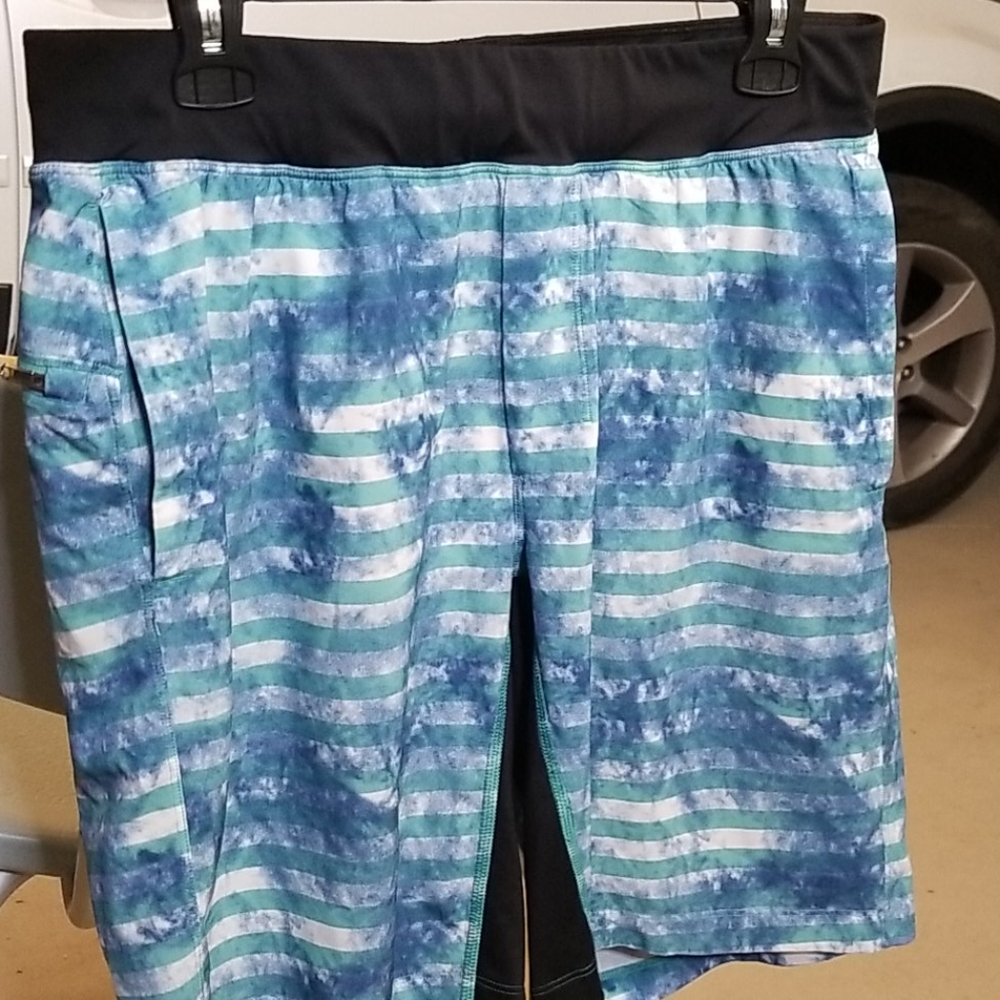 Lululemon Men's Shorts L